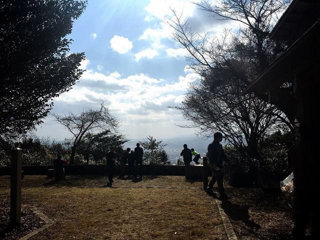 天気が良いと、景色を見に参拝者で賑わう。_彦嶽宮