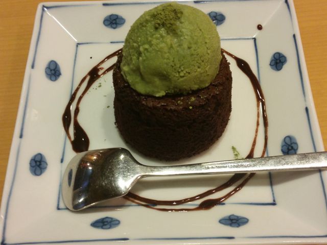フォンダンショコラ抹茶アイスのせ。_洋麺屋五右衛門池袋東口店