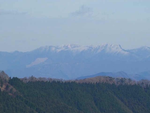 和歌山県・ごまさんスカイタワー 積雪の山々_ごまさんスカイタワー