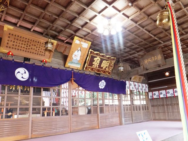 本殿前拝殿の内部_陽夫多神社
