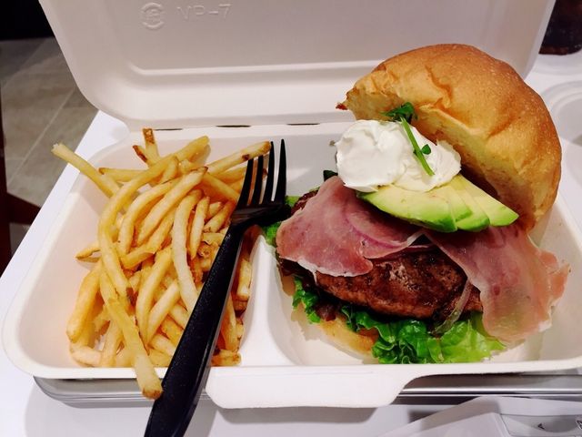 アボカドハンバーガー_j.s. pancake cafe 吉祥寺パルコ店