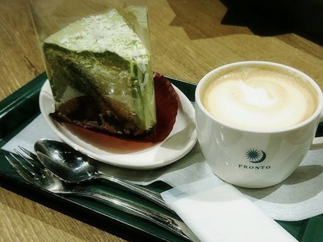 ケーキとコーヒー_プロント 新宿センタービル店