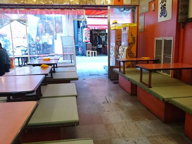 店内畳席 不衛生_金龍ラーメン・難波千日前店