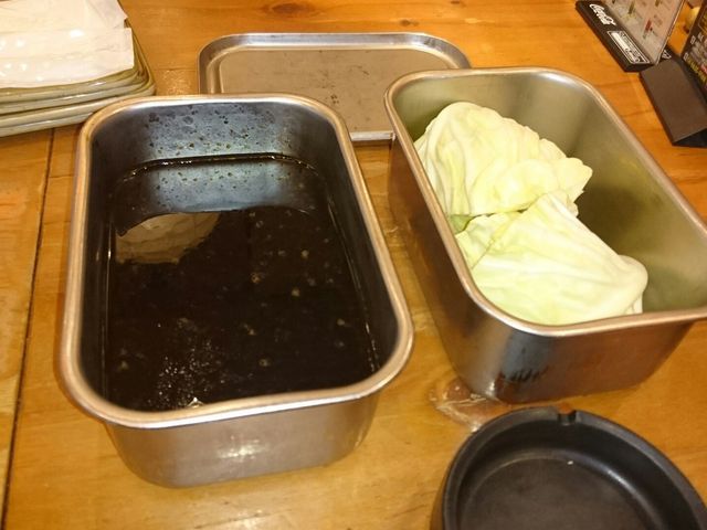 ソースとキャベツ_日本一の串かつ 横綱 新世界通天閣店