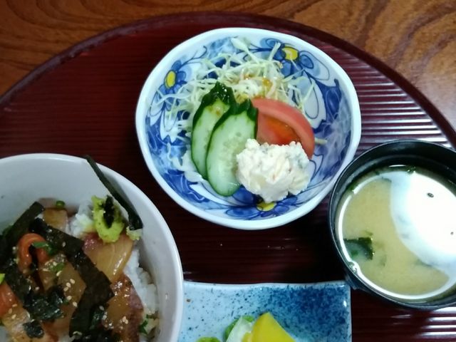 刺身の漬け丼_お食事処 利