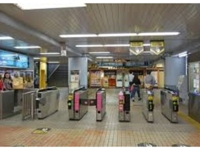 黒兵衛の最寄り駅は京急鶴見駅の改札からすぐ。_黒兵衛