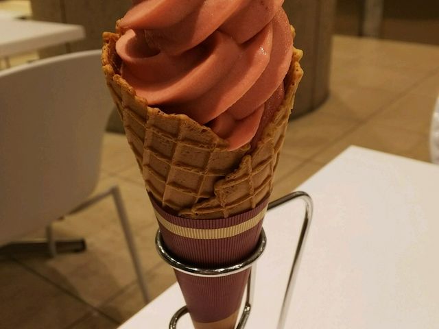 ストロベリーソフトクリーム_千疋屋総本店 Caffe di FESTA