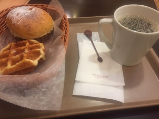 イートインコーナーです。_ANTENDO 四谷三丁目店