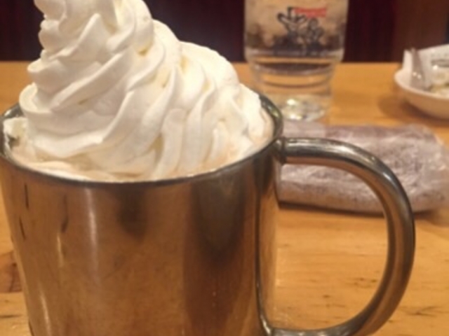 クリームたっぷりです。_珈琲所 コメダ珈琲店 ダイエー大島店
