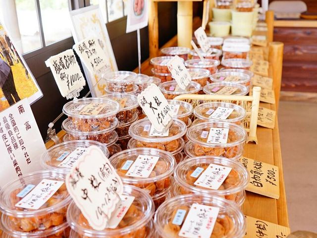 無添加の梅干し品揃え豊富です。_おみやげ屋 伊藤薗(いとうえん)