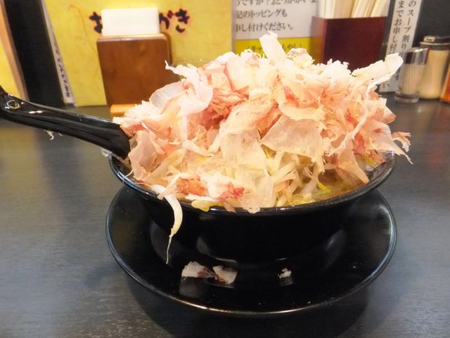麺少なめ(味玉おまけ)・野菜増し・かつお節増量_楽人 津新町