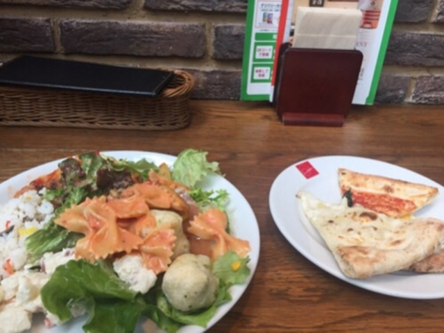 サラダが多いです。_サルヴァトーレ クオモ SALVATORE CUOMO &BAR 人形町