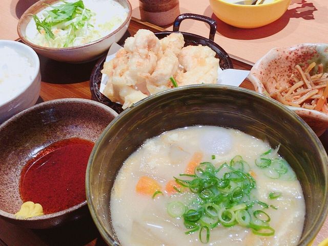 とり天定食860円だんご汁付。かぼすポン酢とからしをつけて食べます。サクッとして味はサッパリ。_豊後茶屋別府店