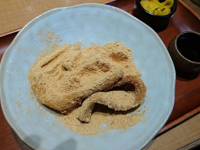 やせうま。だんごにきな粉をまぶした名物おやつ!黒蜜をかけても美味しかったです。_豊後茶屋別府店