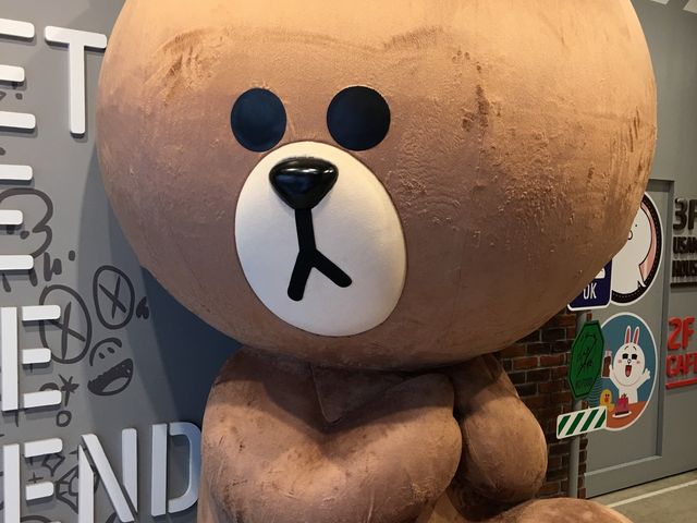1階はLINE FRIENDS STORE_天神西通り