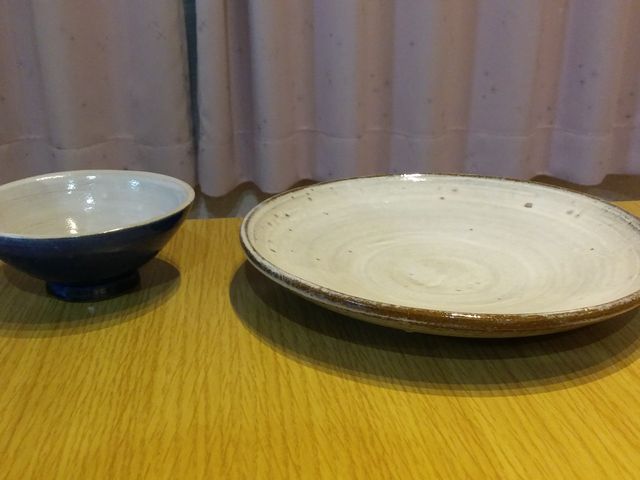 釉薬は何色もあり迷ってしまいます_工房 手土手
