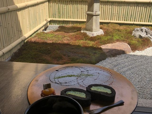 ロールケーキとお抹茶セットです_eX cafe 京都嵐山本店
