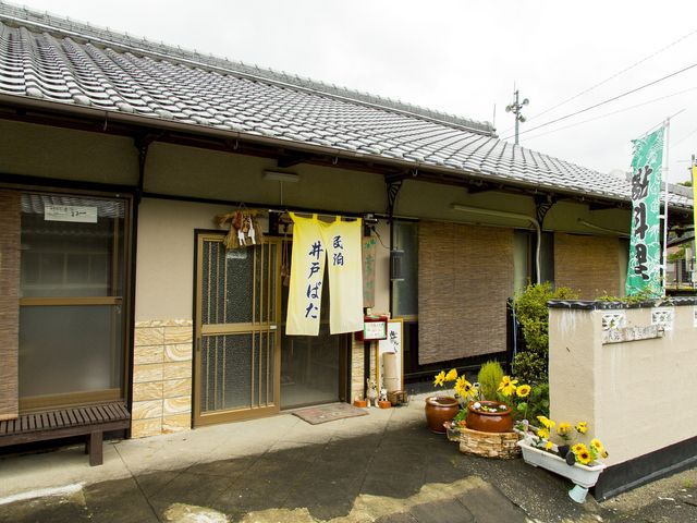 個性的なおかみさんが出迎えてくれます。鮎料理は絶品!おばあちゃんの家に帰ってきたような感覚に☆_民泊 井戸ばた