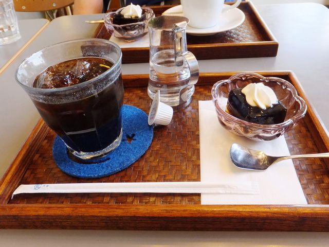 セットのドリンクとデザート_アベニュー