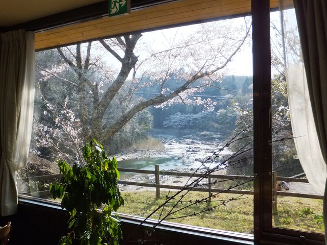 吊り橋も見えます。_シェム