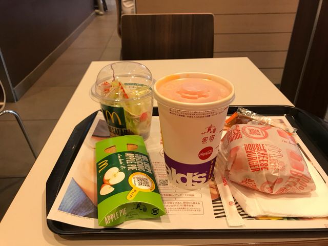 バリューセットとアップルパイ_マクドナルド天久りうぼう楽市店
