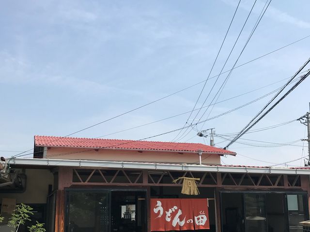 暑い時は軒先きでも食べられます。_うどんの田