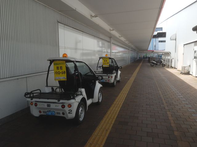面白い車(店内防犯パトロール用)を見つけました。_カラフルタウン岐阜
