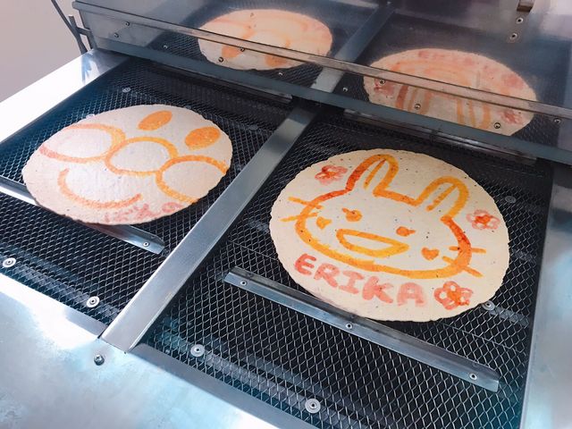手作りのえびせんべい。_えびせんべいの里 美浜本店