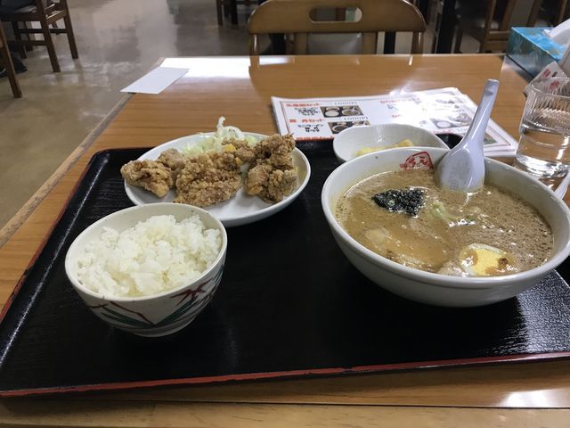巨大な唐揚げは美味しいです_ラーメンだるまや 三笠店