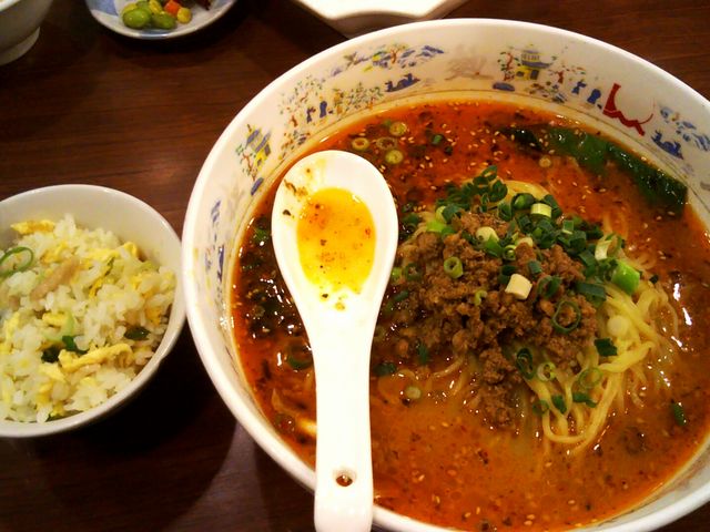 辛そうな担々麺_大明担担麺 デイトス博多店
