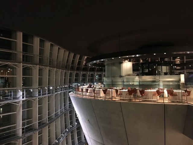 カフェ_国立新美術館