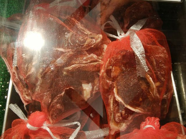 お土産屋さんの生牡蠣_海の駅ほそしま