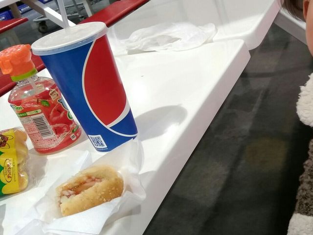 出口付近の食べるとこ♪。.:*・゜_コストコ 北九州店