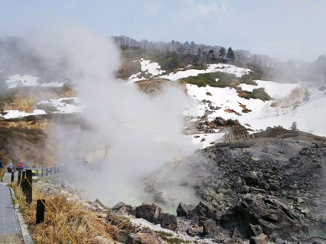 蒸気がモワモワと。_玉川温泉・新玉川温泉