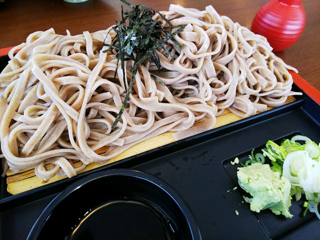太めの蕎麦です_お食事処 絵馬