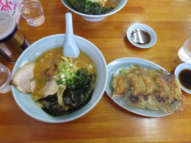 みそラーメンと餃子_中冨