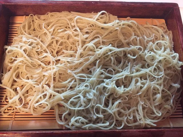つけ汁やトッピングの種類もいくつかあります。鶏つけ汁は土曜日限定とのことでした。_玄