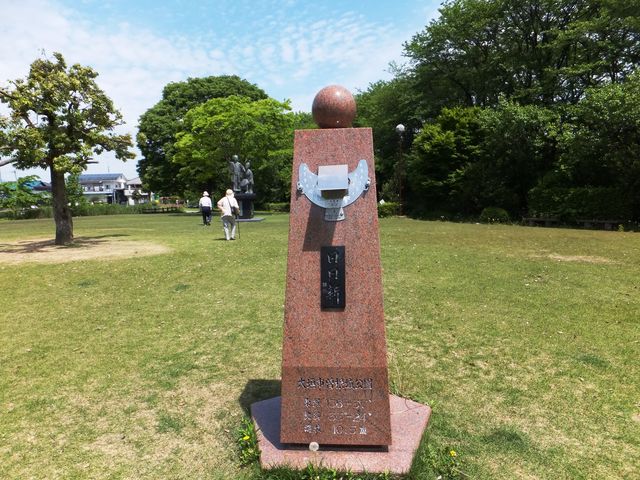 芝生公園には日時計がありました。結構正確です。_曽根城跡(岐阜県大垣市)