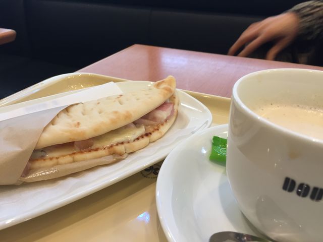 チーズパニーニ美味しいです。_ドトールコーヒーショップ関内桜通店