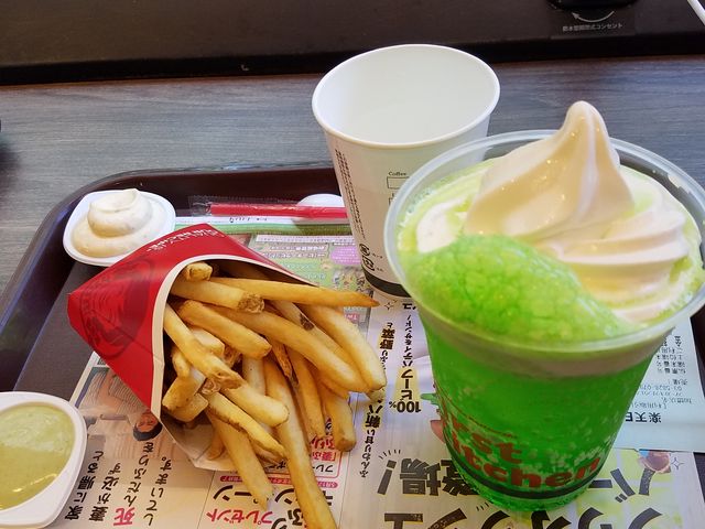 クリームソーダが半額でした。_ウェンディーズ・ファーストキッチン 上野浅草口店