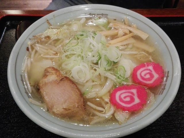 ストレート麺、珍しい感じで美味しかったです☆_メンズ・クラブ(麺通舘)レストラン
