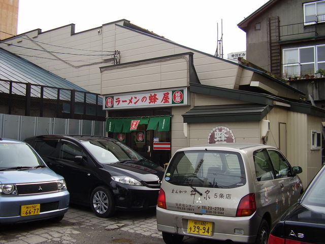 本店より車なしには行きやすい_蜂屋