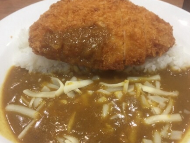 カツカレーにチーズトッピングです。_カレーショップ C&C CURRY SHOP 秋葉原店