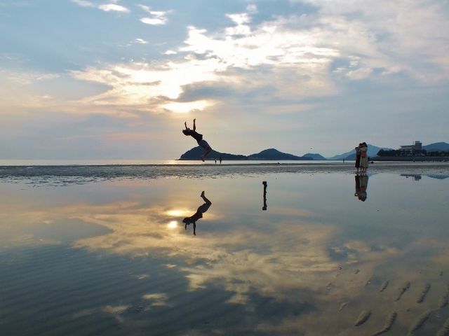 あまりの美しさにのけ反ってジャンプ!?_父母ヶ浜