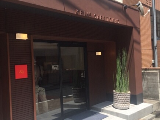 おしゃれな店構えです。_ケンズカフェ東京