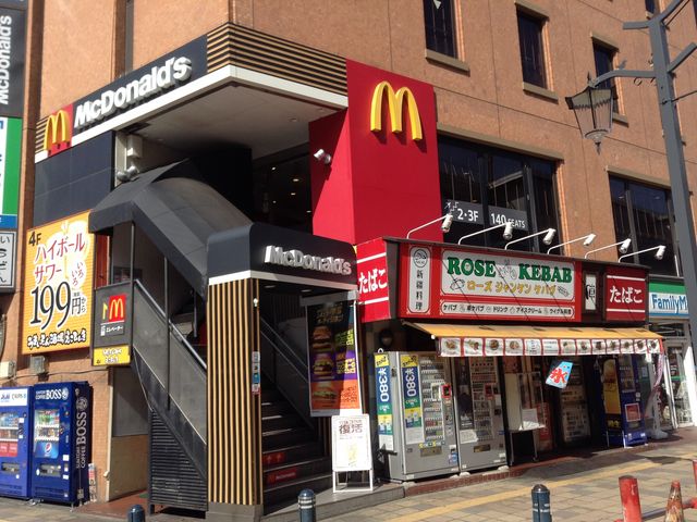 2階へ_マクドナルド新松戸駅前店
