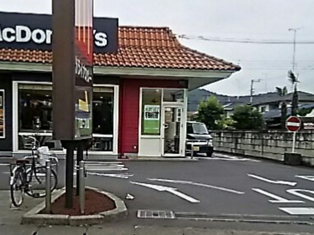 駐車場入り口_マクドナルド栃木バイパス店