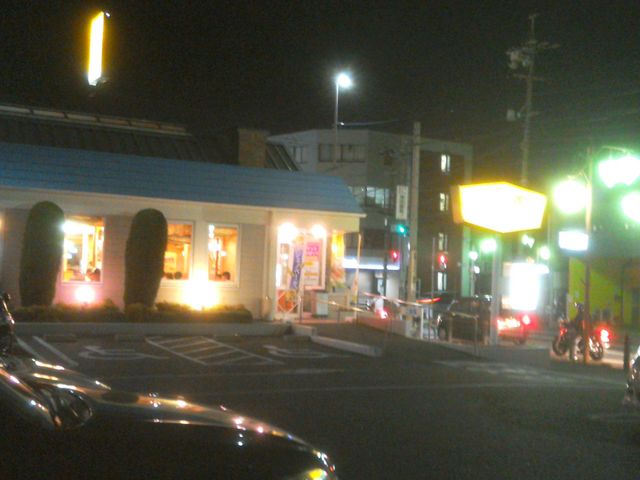 店の外からも、混んでいるかどうかよく見えます。_デニーズ江南店