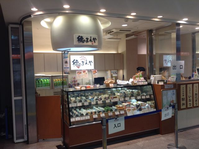 改札内店頭_穂まれやティーティーエキュート