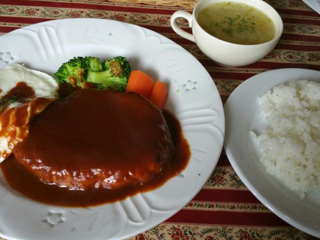 ハンバーグ_ペコリーノ